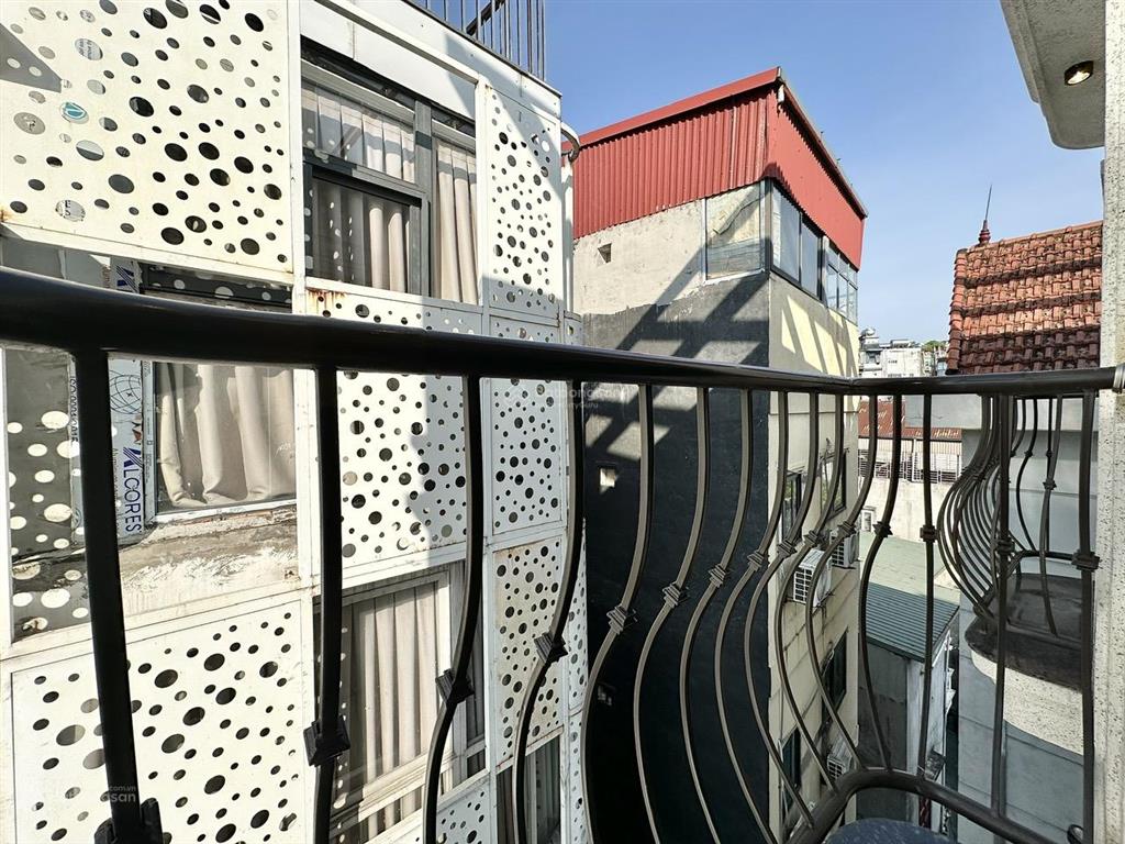Phòng studio ở đường trần thái tông thông ngõ xuân thuỷ cách 300m đến trường đh sư phạm, đhqgh ạ