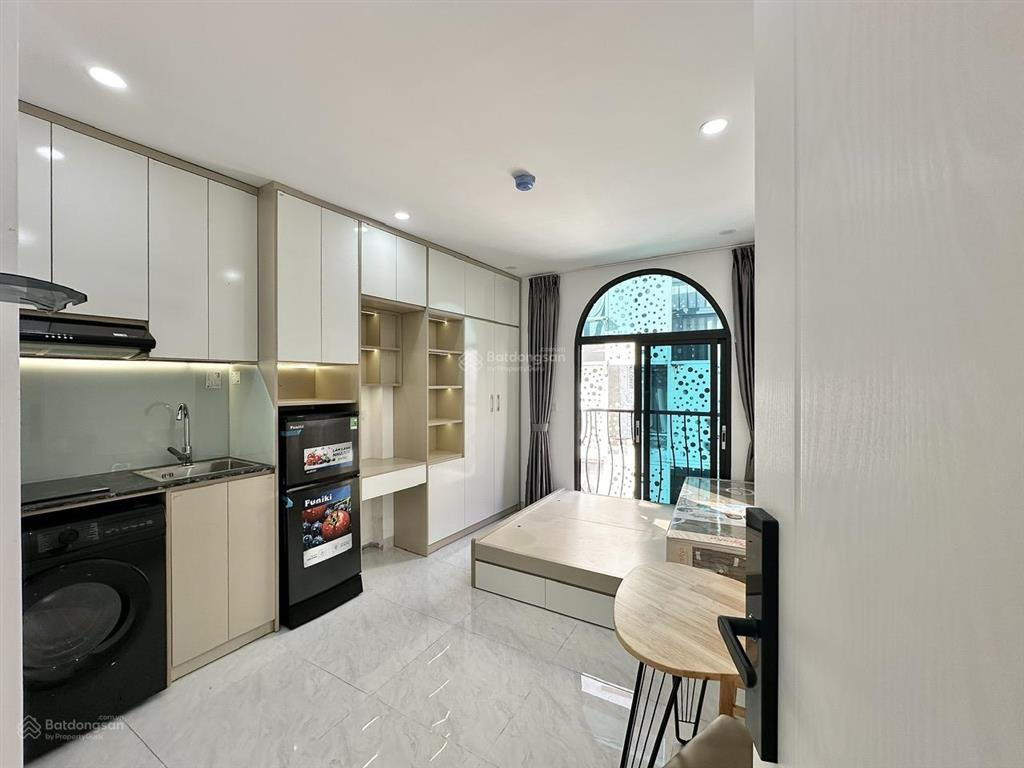 Phòng studio ở đường trần thái tông thông ngõ xuân thuỷ cách 300m đến trường đh sư phạm, đhqgh ạ