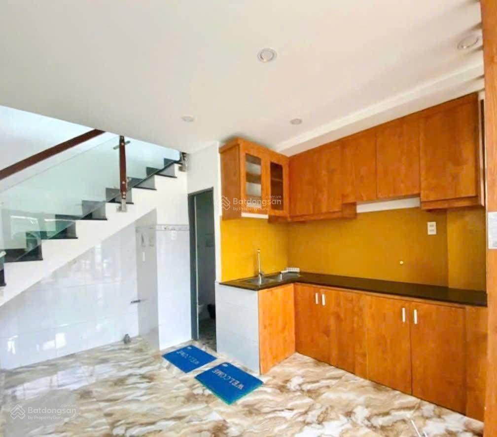 Mt đường số 2 gv  nhà đẹp ở ngay  3 tầng  hxh thông  5tỷ (tl)