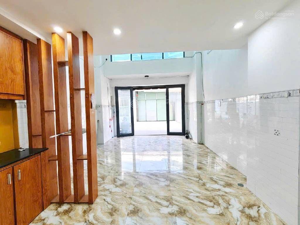 Mt đường số 2 gv  nhà đẹp ở ngay  3 tầng  hxh thông  5tỷ (tl)