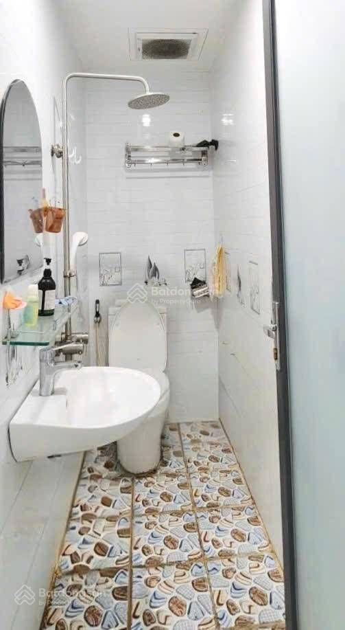 Mt đường số 2 gv  nhà đẹp ở ngay  3 tầng  hxh thông  5tỷ (tl)