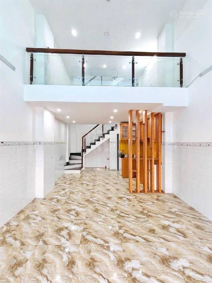 Mt đường số 2 gv  nhà đẹp ở ngay  3 tầng  hxh thông  5tỷ (tl)