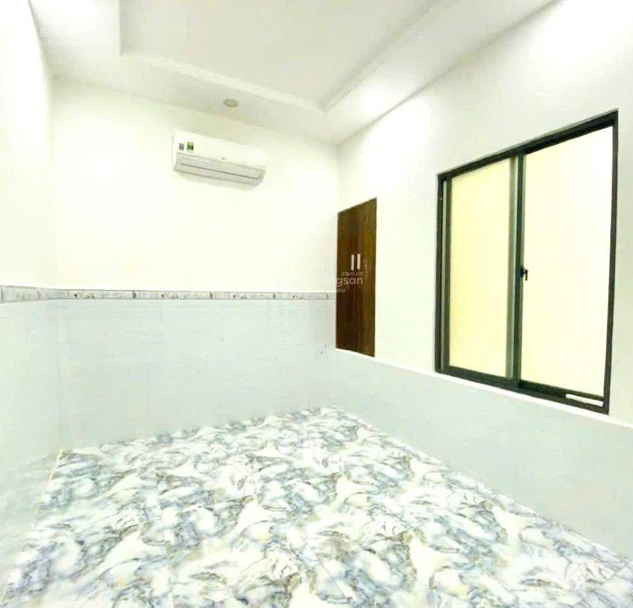 Mt đường số 2 gv  nhà đẹp ở ngay  3 tầng  hxh thông  5tỷ (tl)