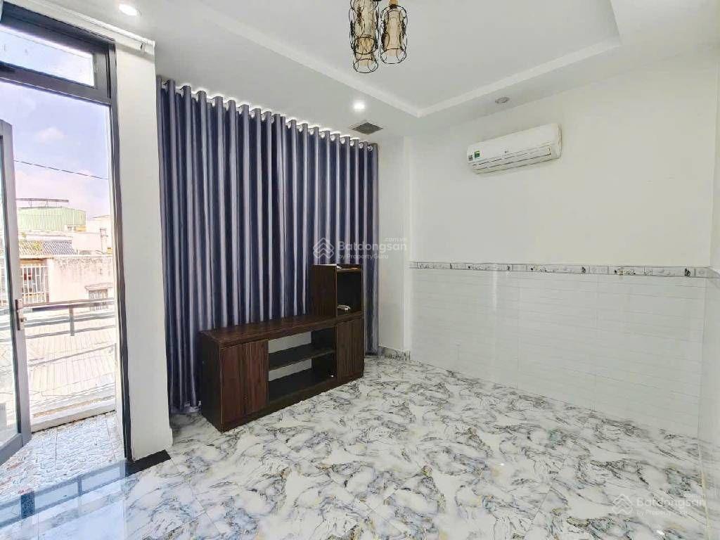 Mt đường số 2 gv  nhà đẹp ở ngay  3 tầng  hxh thông  5tỷ (tl)