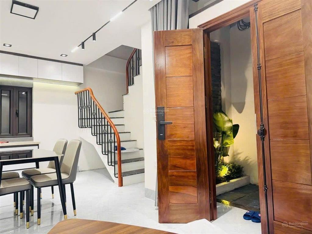 Nhỉnh 8 tỷ hoa hậu bồ đề 5 tầng  thoáng sau full nội thất cao cấp  ô tô đỗ cổng