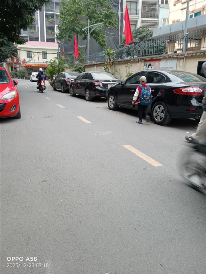 Mạc thái tổ 2 ô tô tránh, dt 105m2, 6 tầng. giá chào 29,9 tỷ