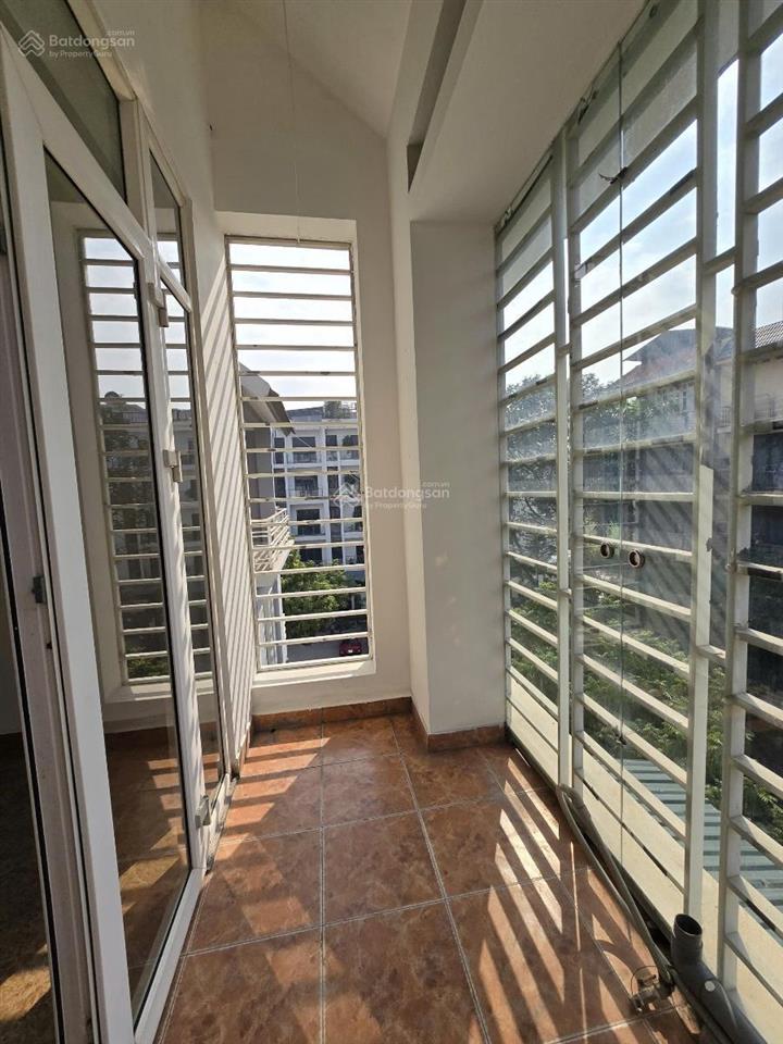Mạc thái tổ 2 ô tô tránh, dt 105m2, 6 tầng. giá chào 29,9 tỷ