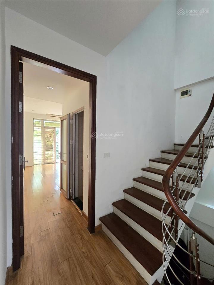 Mạc thái tổ 2 ô tô tránh, dt 105m2, 6 tầng. giá chào 29,9 tỷ