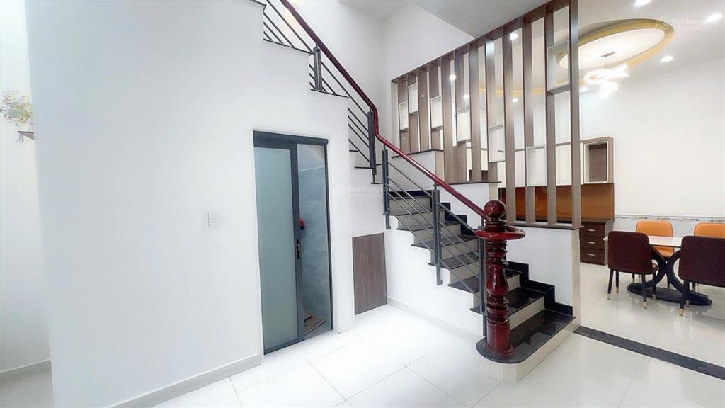 Bán nhà 3 tầng full nội thất hẻm xe hơi cạnh khu công nghệ cao  long trường  quận 9