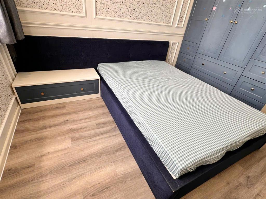 Bán căn 3 phòng ngủ có nội thất lầu cao gọi tú  0706 334 ***