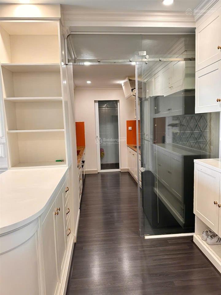 Bán căn 3 phòng ngủ có nội thất lầu cao gọi tú  0706 334 ***