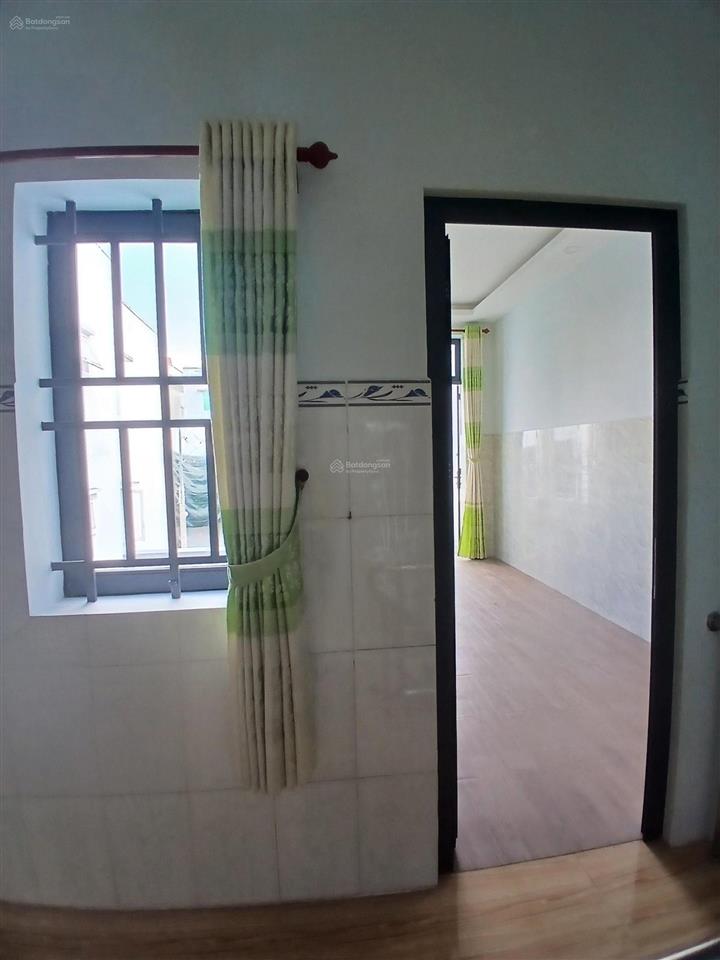 Nhà 4 pn 2 tầng  sân đậu xe rộng rãi  ngay trường cảnh sát trường thọ sát đặng văn bi