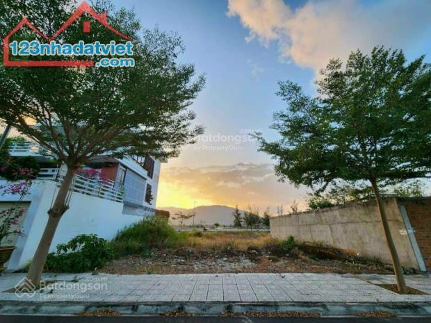 Bán lô đất 245m2 diện tích lớn biệt thự vườn điện bàn đông (giá tốt)  0942 994 ***