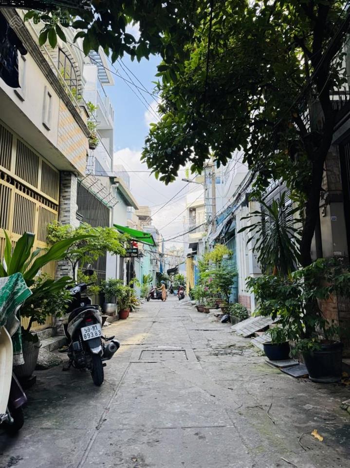 Nhà 4 tầng btct, hẻm 4m thông  ô tô tới nhà  quận 11  8.2 tỷ