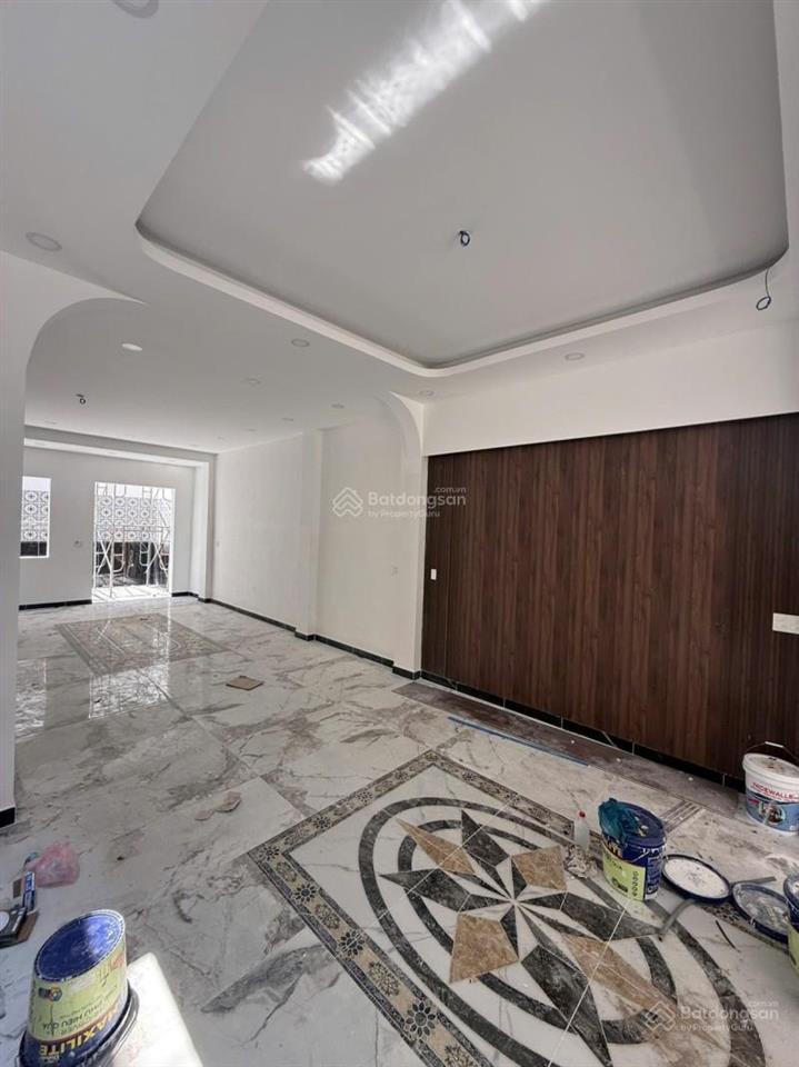 Nhà 6.2x19m, 3 tầng btct  hẻm 7m ô tô đậu cửa  bình tân  9.x tỷ