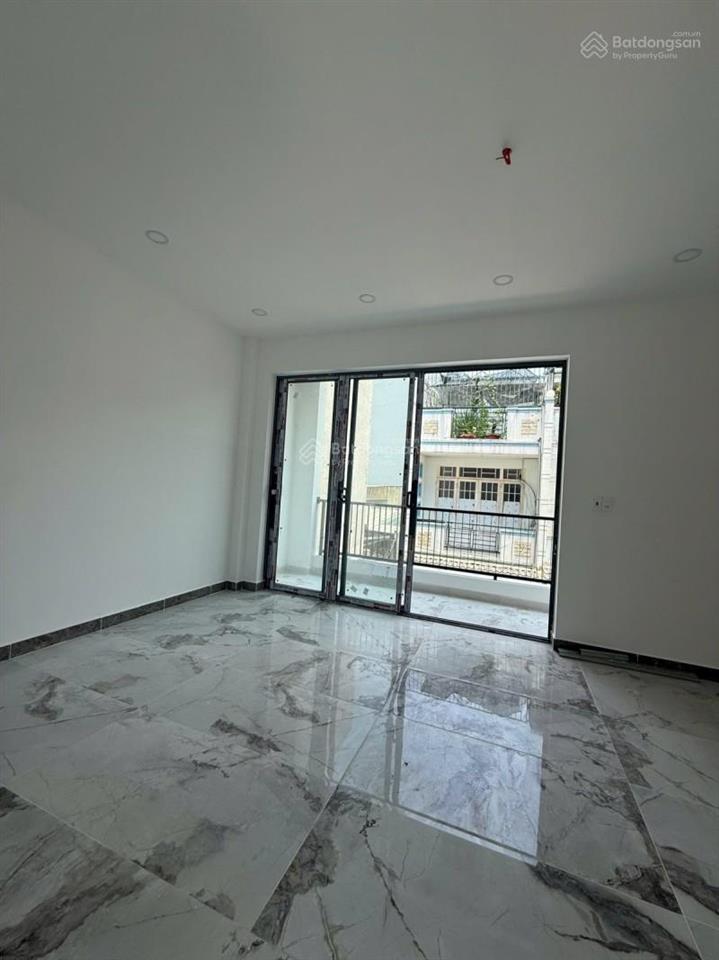 Nhà 6.2x19m, 3 tầng btct  hẻm 7m ô tô đậu cửa  bình tân  9.x tỷ