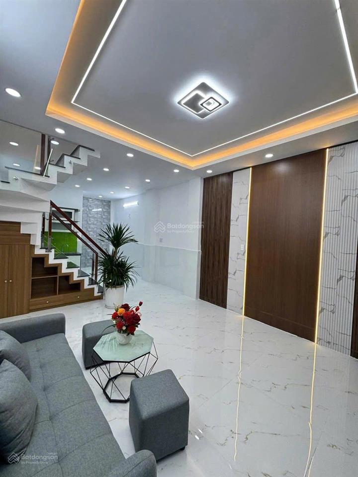 Giảm 300tr  còn 4.55 tỷ nhà đẹp giáp tên lửa  3pn  đường ôtô thông dt 40m2
sổ hồng riêng