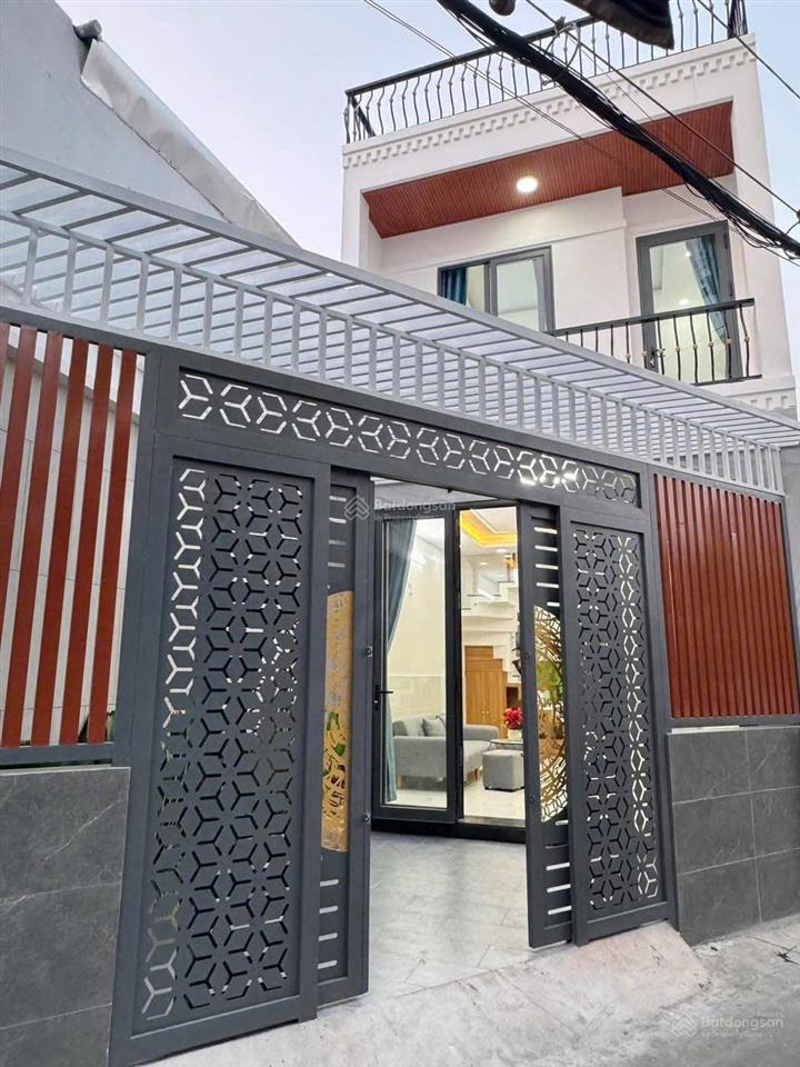 Giảm 300tr  còn 4.55 tỷ nhà đẹp giáp tên lửa  3pn  đường ôtô thông dt 40m2
sổ hồng riêng