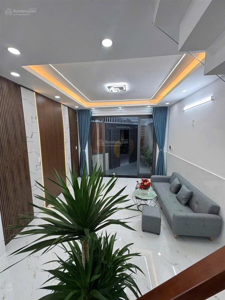 Giảm 300tr  còn 4.55 tỷ nhà đẹp giáp tên lửa  3pn  đường ôtô thông dt 40m2
sổ hồng riêng