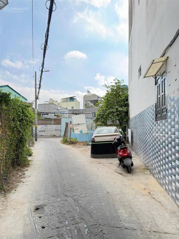 Giảm 300tr  còn 4.55 tỷ nhà đẹp giáp tên lửa  3pn  đường ôtô thông dt 40m2
sổ hồng riêng