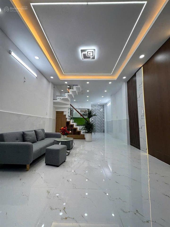 Giảm 300tr  còn 4.55 tỷ nhà đẹp giáp tên lửa  3pn  đường ôtô thông dt 40m2
sổ hồng riêng