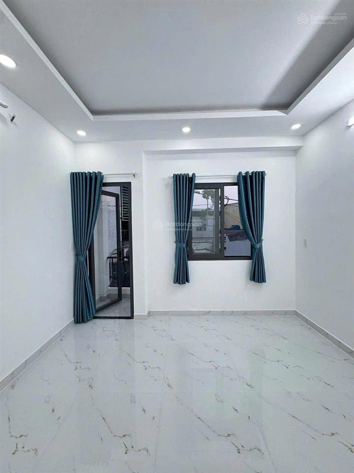 Giảm 300tr  còn 4.55 tỷ nhà đẹp giáp tên lửa  3pn  đường ôtô thông dt 40m2
sổ hồng riêng