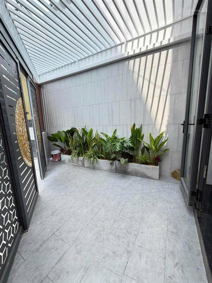 Giảm 300tr  còn 4.55 tỷ nhà đẹp giáp tên lửa  3pn  đường ôtô thông dt 40m2
sổ hồng riêng