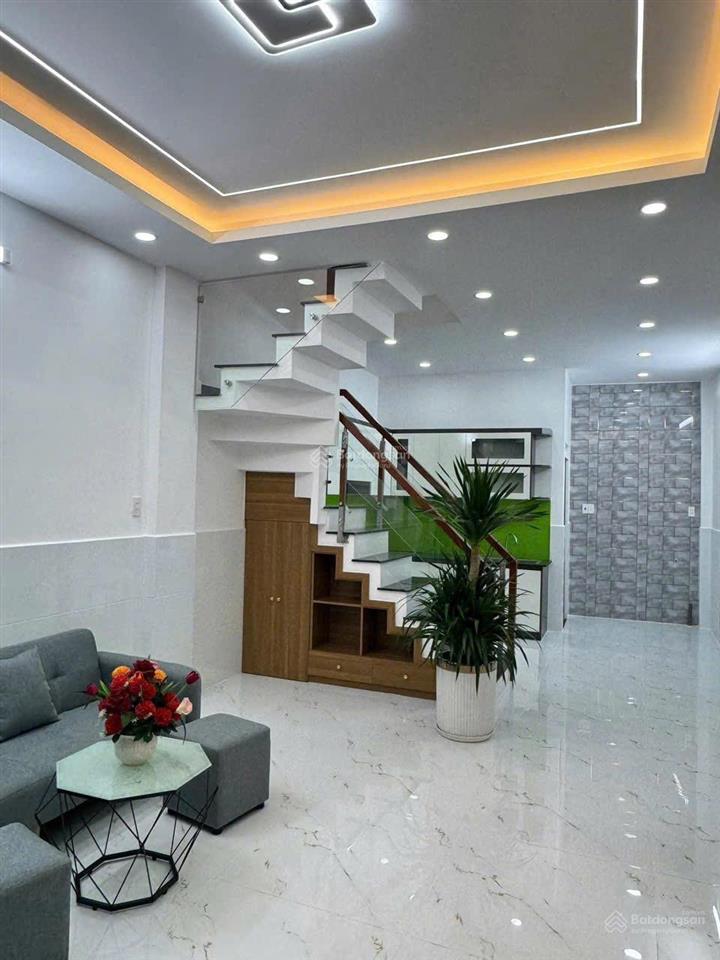 Giảm 300tr  còn 4.55 tỷ nhà đẹp giáp tên lửa  3pn  đường ôtô thông dt 40m2
sổ hồng riêng