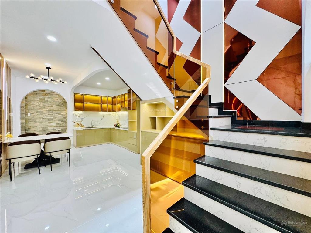 Bán nhà hẻm nguyễn thị minh khai, p5, q3, 68.2m2 thuê 23tr/th, sổ hồng riêng