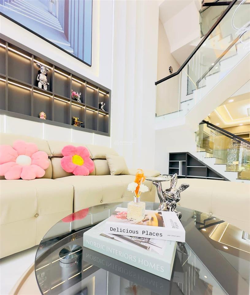 Giá sốc mùa này chủ cần tiền nên bán gấp, vườn chuối p4 q3, 76.5m2, giá 3 tỷ 750tr, sổ hồng riêng.
