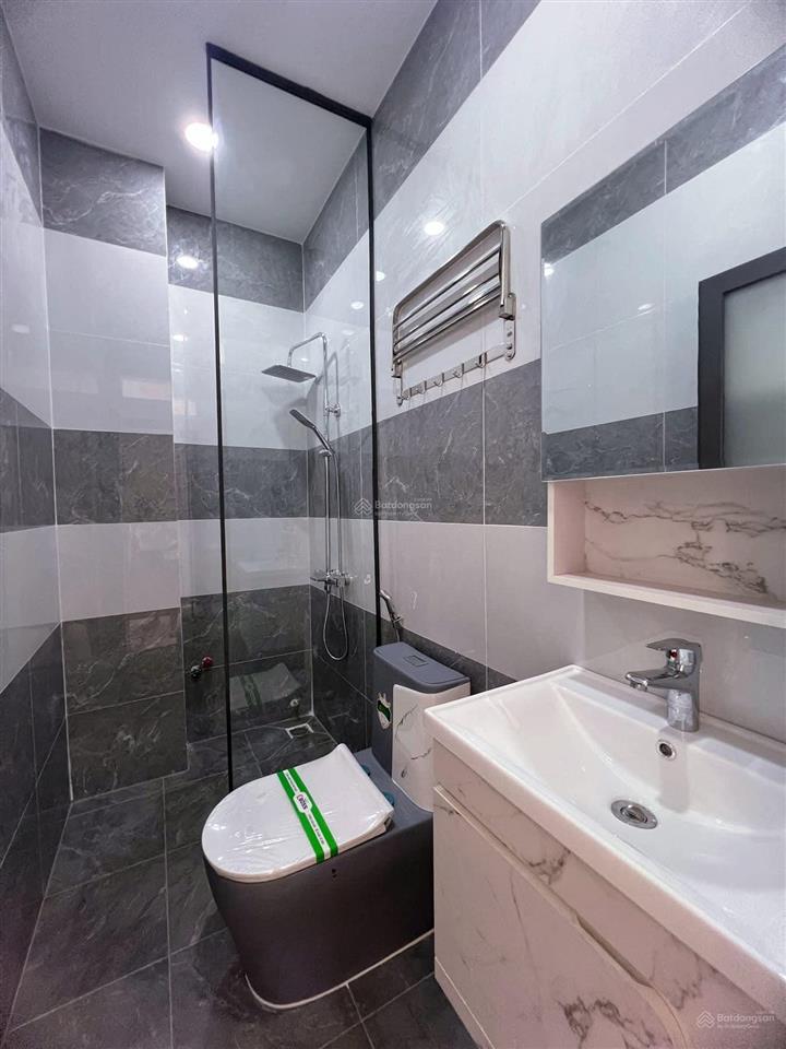 Bán gấp ngộp sâu hẻm xe hơi, huỳnh tấn phát q7, 72m2, giá 3 tỷ 950tr  thuê 23tr/th  sổ hồng riêng
