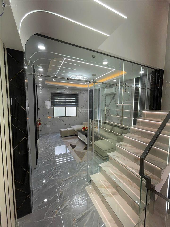 Nhà đẹp sư vạn hạnh, p12, q10, 72.5m2 giá 3 tỷ 950tr, có sẵn hđ thuê 25tr, sổ hồng riêng chính chủ.