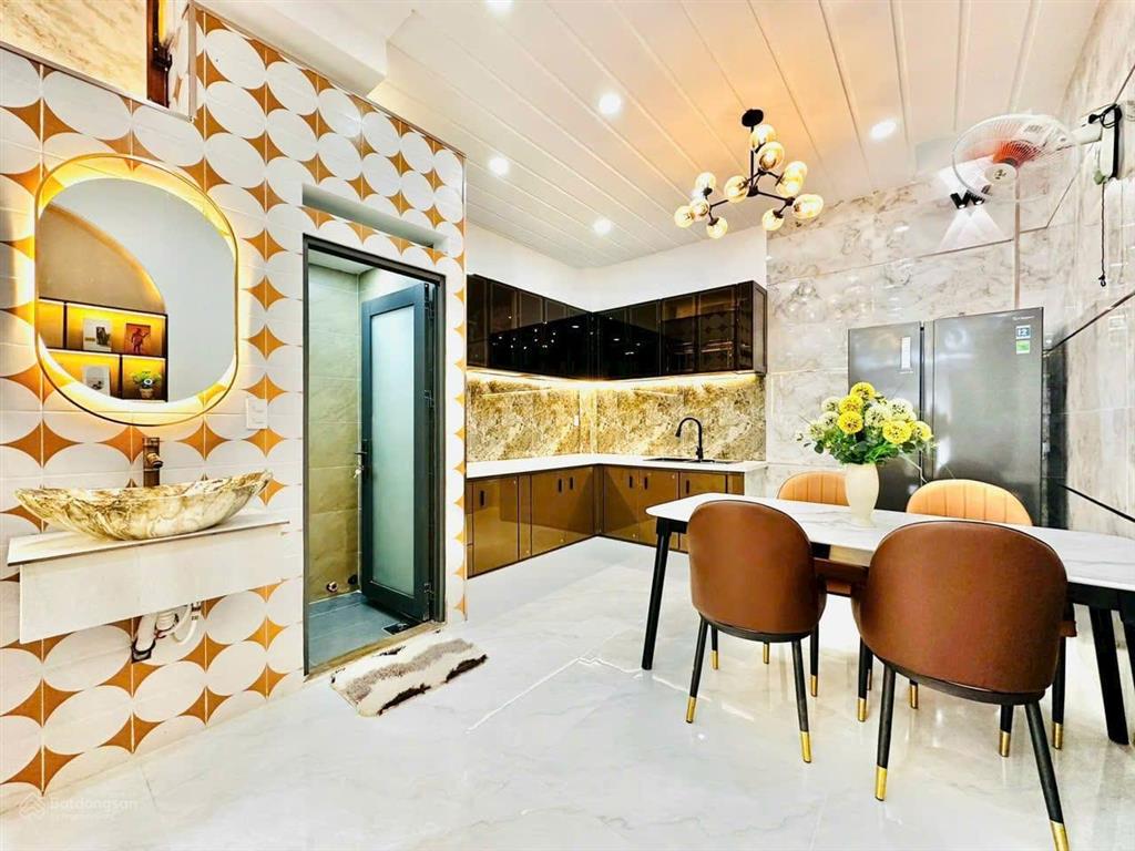 Nhà đẹp giá quá hời, đ. nguyễn tri phương, p9, q5,giá 3tỷ300tr dt 66,3m2, cho thuê 25tr, sổ riêng
