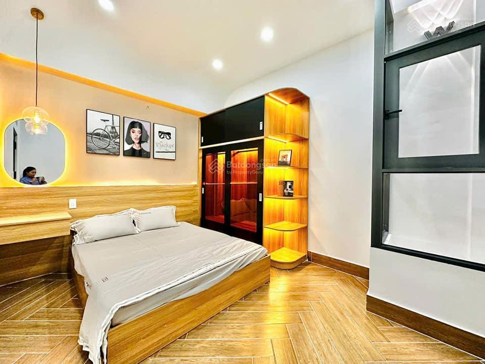 Nhà đẹp giá quá hời, đ. nguyễn tri phương, p9, q5,giá 3tỷ300tr dt 66,3m2, cho thuê 25tr, sổ riêng