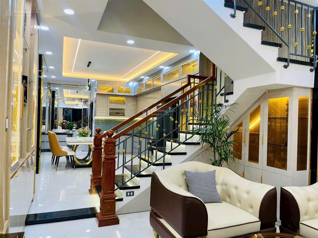 Chủ cần bán gấp, đ. hoàng văn thụ, p1, q. tân bình,giá 3tỷ800tr, dt 70m2, cho thuê 26tr, sổ riêng