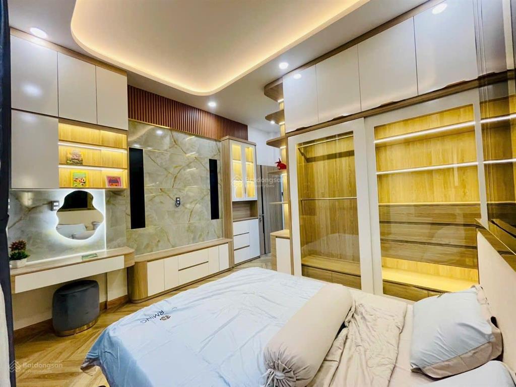 Chủ cần bán gấp, đ. hoàng văn thụ, p1, q. tân bình,giá 3tỷ800tr, dt 70m2, cho thuê 26tr, sổ riêng