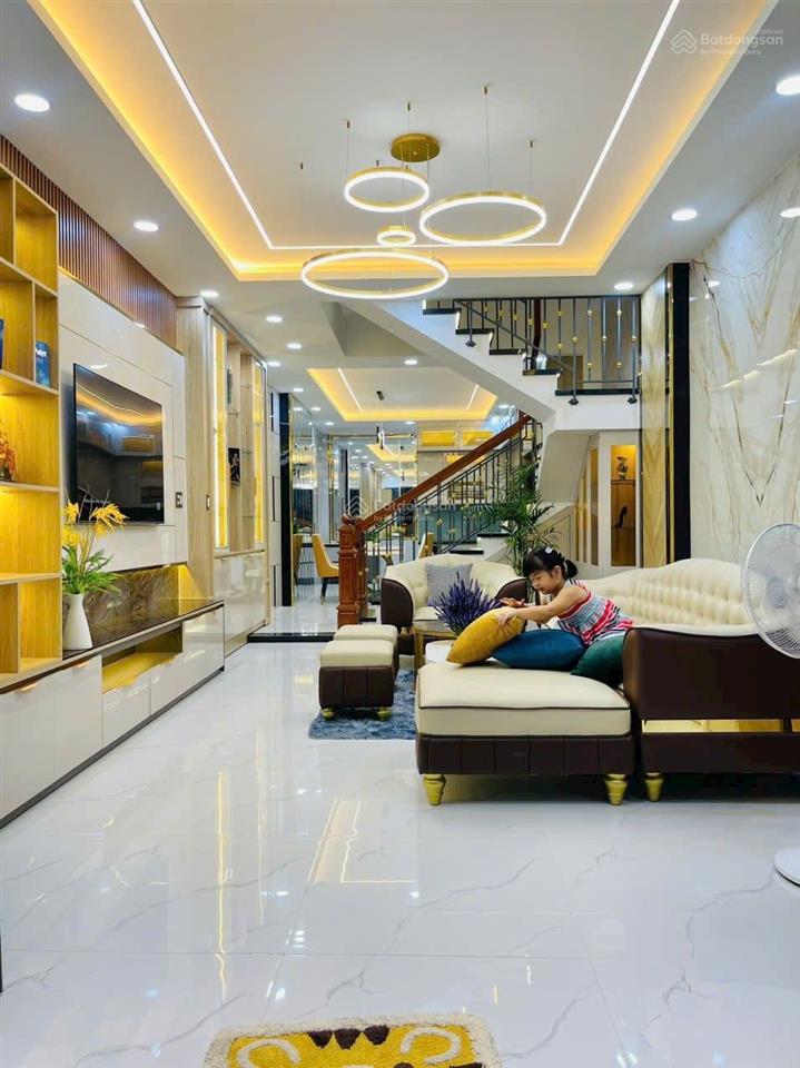Chủ cần bán gấp, đ. hoàng văn thụ, p1, q. tân bình,giá 3tỷ800tr, dt 70m2, cho thuê 26tr, sổ riêng