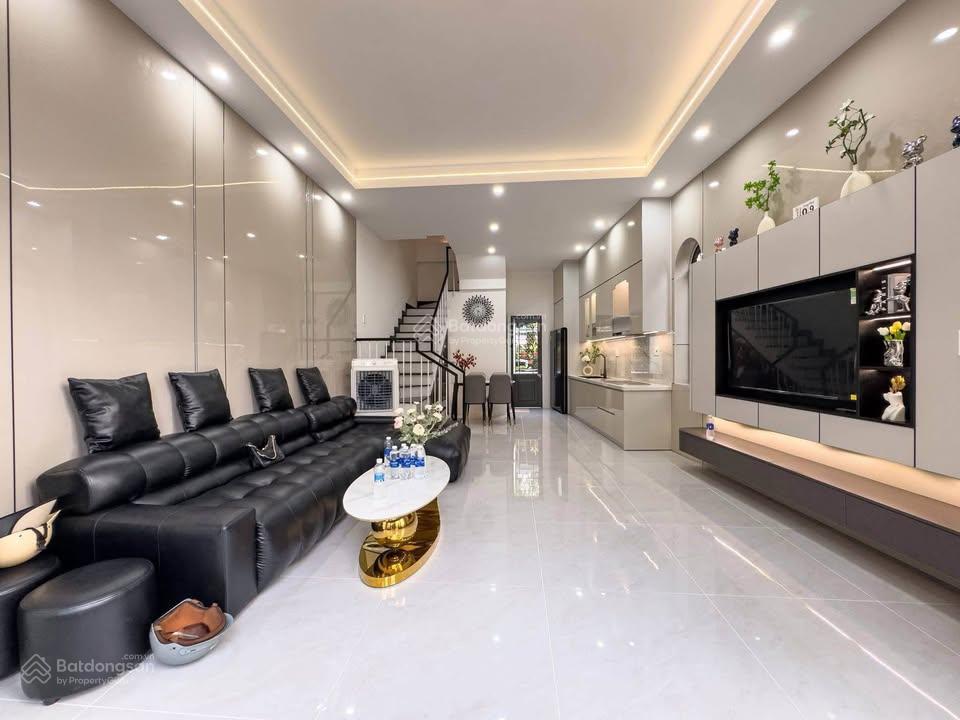Chủ kẹt tiền cần bán gấp nhà cộng hòa, p4, tân bình, dt 71,2m2, giá 3 tỷ 750tr, sổ hồng chính chủ