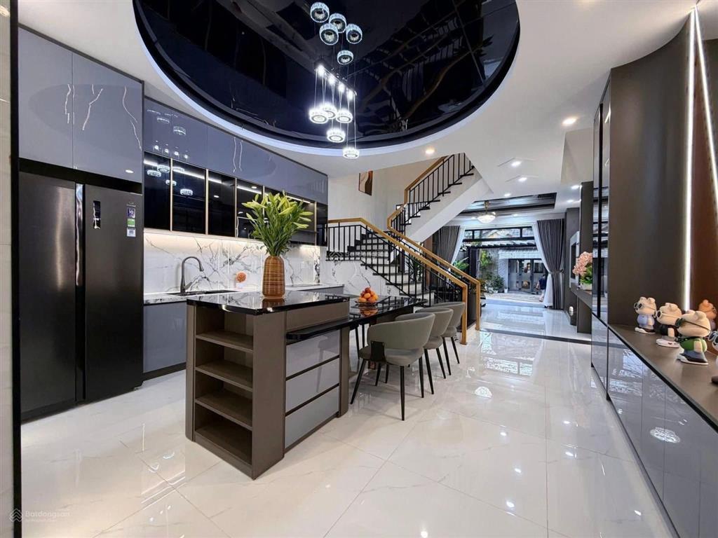 Chủ cần tiền cho con đi du học bán nhà nguyễn kiệm p3 phú nhuận 71m2, giá 3 tỷ 750tr, sổ hồng riêng