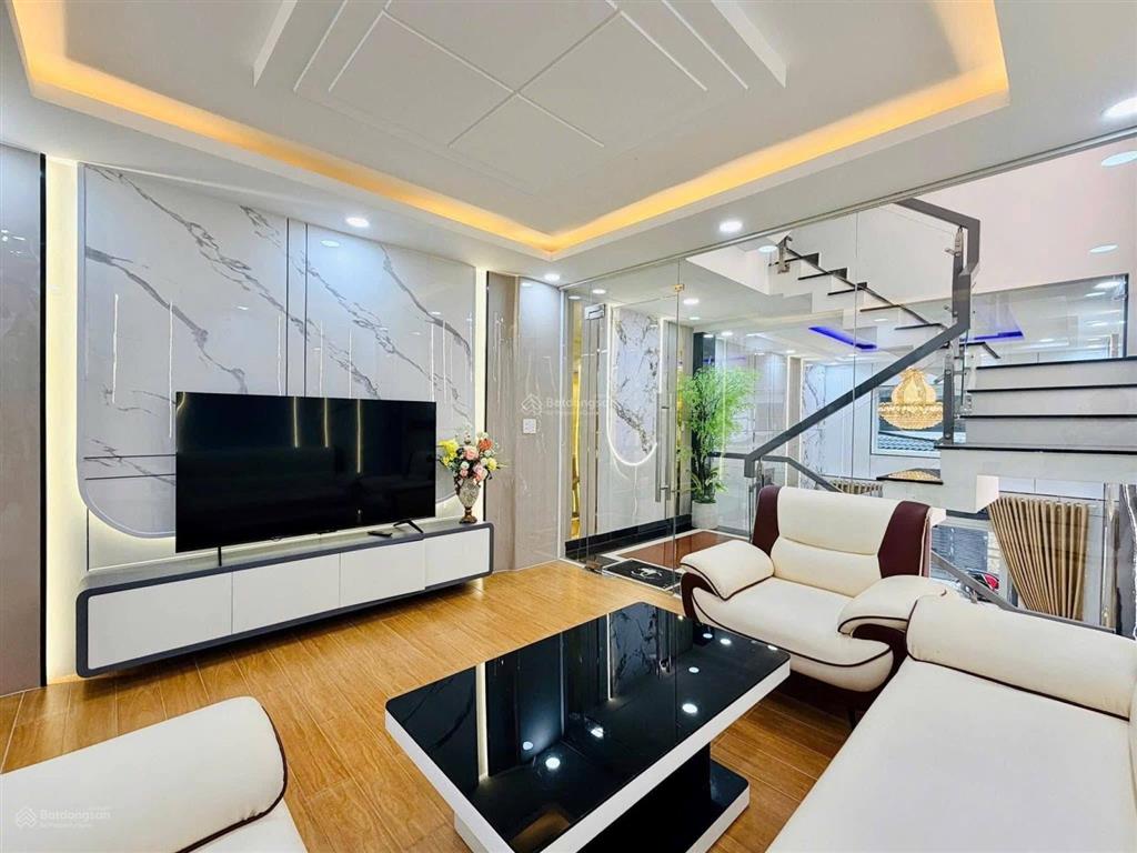 Hiếm nhà bán nguyễn đình chiểu quận 3 nay có căn bán gấp 72.8m2, giá 3 tỷ 550tr sổ hồng riêng