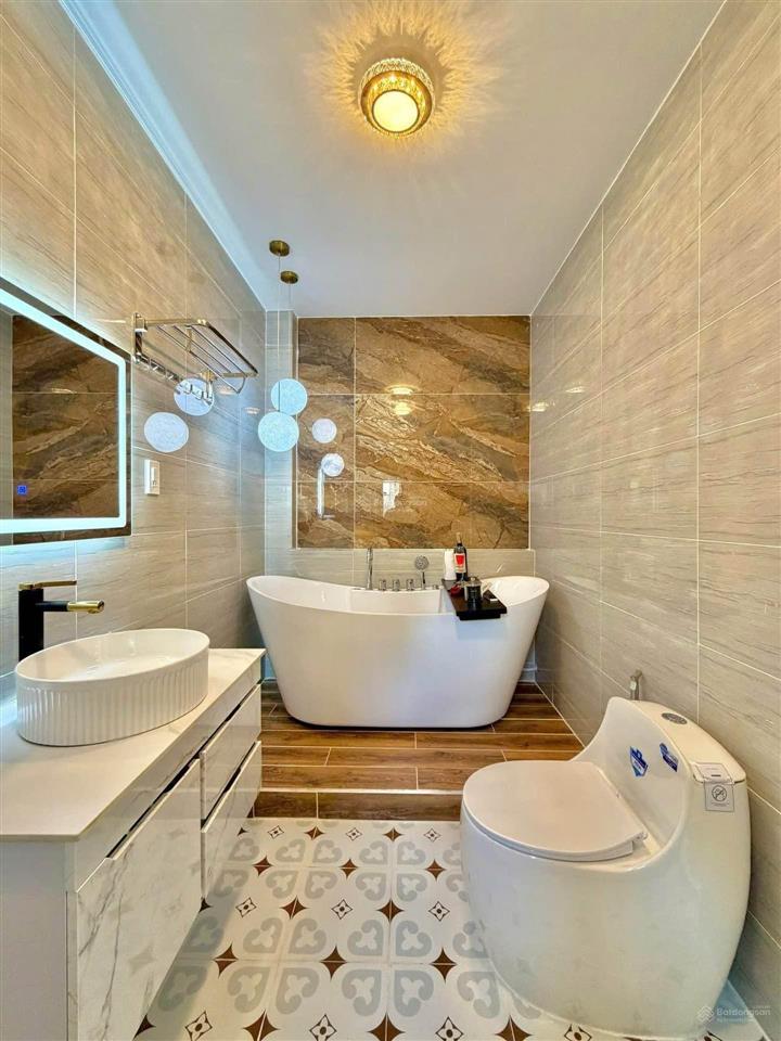 Chủ đi định cư bán gấp, hẻm 51 cao thắng p3, q3, 71.2m², giá 3 tỷ 750tr thuê 23tr/th, sổ hồng riêng