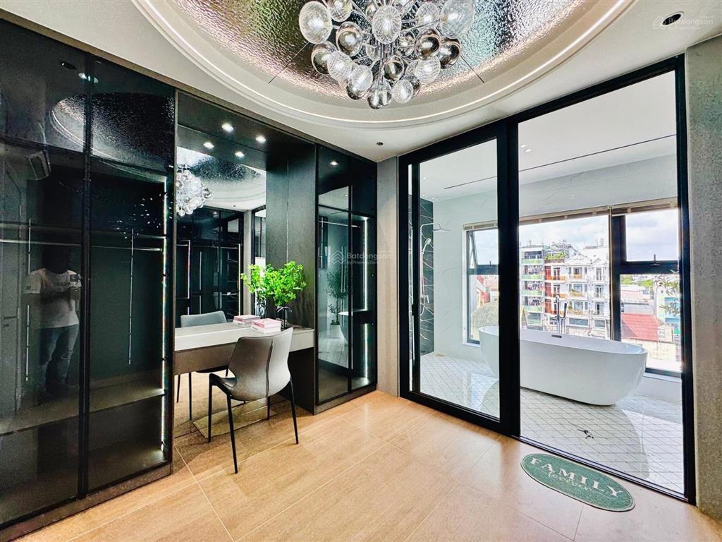 Trung tâm phú nhuận, diện tích lớn 80m2, giá 3 tỷ 350tr thuê 27tr/th, khách xem là muốn xuống tiền