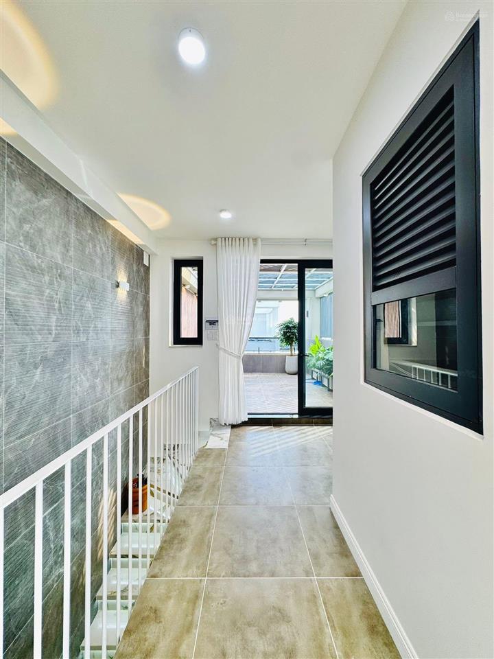Trung tâm phú nhuận, diện tích lớn 80m2, giá 3 tỷ 350tr thuê 27tr/th, khách xem là muốn xuống tiền