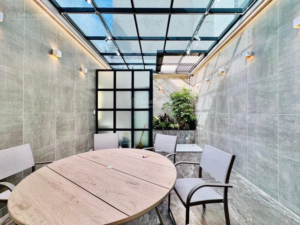 Trung tâm phú nhuận, diện tích lớn 80m2, giá 3 tỷ 350tr thuê 27tr/th, khách xem là muốn xuống tiền