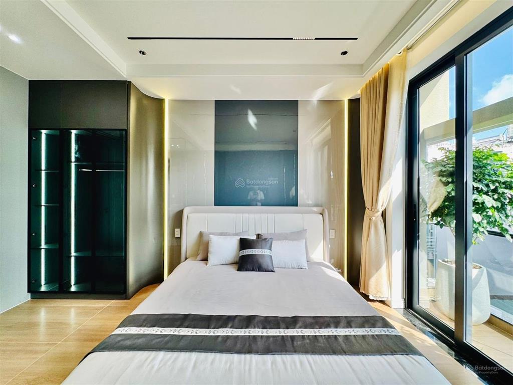 Trung tâm phú nhuận, diện tích lớn 80m2, giá 3 tỷ 350tr thuê 27tr/th, khách xem là muốn xuống tiền