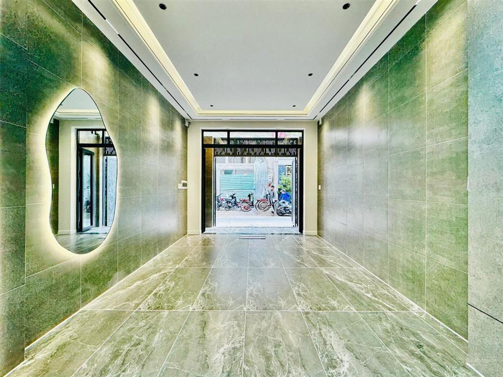 Trung tâm phú nhuận, diện tích lớn 80m2, giá 3 tỷ 350tr thuê 27tr/th, khách xem là muốn xuống tiền