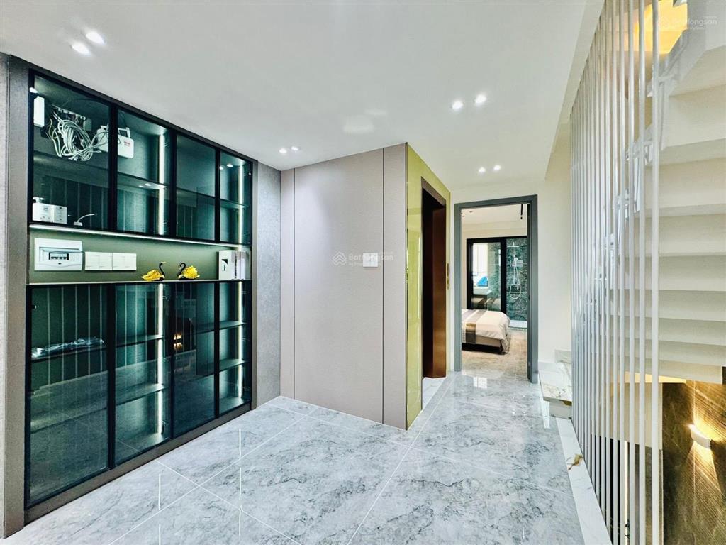 Trung tâm phú nhuận, diện tích lớn 80m2, giá 3 tỷ 350tr thuê 27tr/th, khách xem là muốn xuống tiền