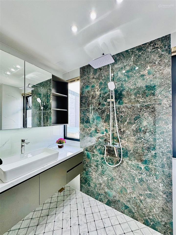 Trung tâm phú nhuận, diện tích lớn 80m2, giá 3 tỷ 350tr thuê 27tr/th, khách xem là muốn xuống tiền