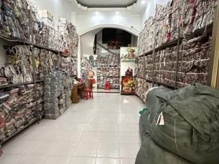 Gần chợ tân bình  đông hồ lạc long quân  5 tầng btct  6pn  dt 25tr/tháng