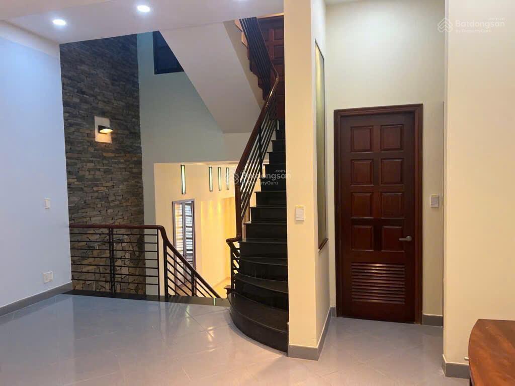 Phan tây hồ pn  có gara & sân để xe hơi  105m2 (5x21) sổ vuông a4  công nhận đủ  4 tầng btct